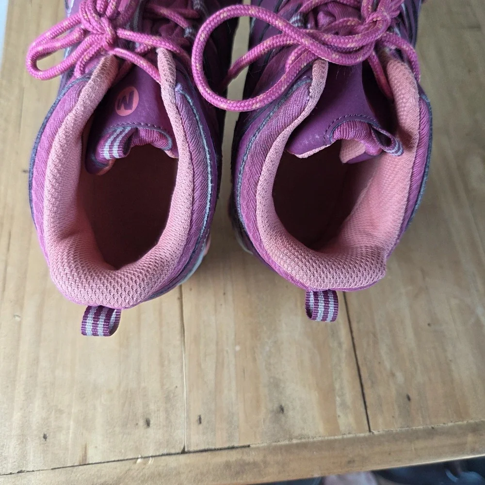 Merrell Pink Chameleon Mid Waterproof hiking boot waterproof‎ Kids Sz 3